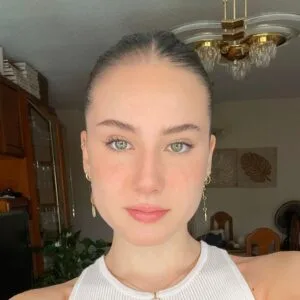 Claudia, UGC creator